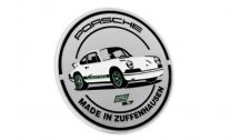 Эмблема на решетку радиатора Porsche RS 2.7